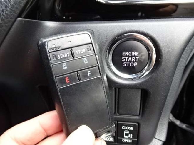 エスクァイア2.0 Gi 4WD　本州車　保証1年/走行距離無制限　4WD　セーフティセンス　両側パワースライドドア　ALPINE製ナビ 地デジ　バックカメラ　サイドカメラ　Bluetooth接続　純正エンジンスターター　シートヒーター　LEDヘッドライト 2000