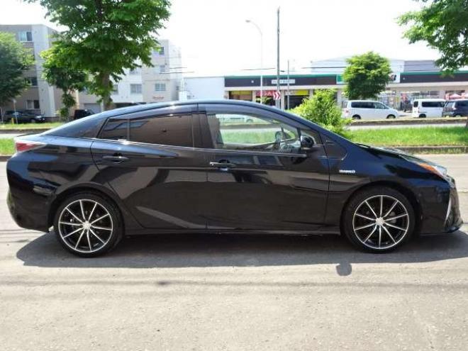 プリウス1.8 A プレミアム E-Four 4WD　本州車 ハイブリットシステム2年保証/走行距離無制限　 4WD　TRDエアロ　ブラインドスポットモニター　純正ナビ　地デジ　バックカメラ　18インチアルミ　本革シート　ヘッドアップディスプレイ　AC100V 1800