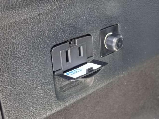 プリウス1.8 A プレミアム E-Four 4WD　本州車 ハイブリットシステム2年保証/走行距離無制限　 4WD　TRDエアロ　ブラインドスポットモニター　純正ナビ　地デジ　バックカメラ　18インチアルミ　本革シート　ヘッドアップディスプレイ　AC100V 1800