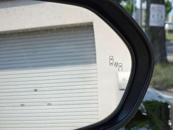 プリウス1.8 A プレミアム E-Four 4WD　本州車 ハイブリットシステム2年保証/走行距離無制限　 4WD　TRDエアロ　ブラインドスポットモニター　純正ナビ　地デジ　バックカメラ　18インチアルミ　本革シート　ヘッドアップディスプレイ　AC100V 1800