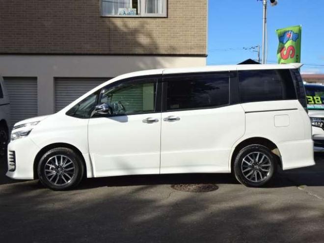 ヴォクシー2.0 ZS 煌 4WD　本州車　保証1年/走行距離無制限　4WD　両側パワースライドドア　トヨタセーフティセンス　カロッツェリア8型ワイドナビ　地デジ　バックカメラ　フリップダウンモニター　Bluetooth接続　アイドリングストップ 2000