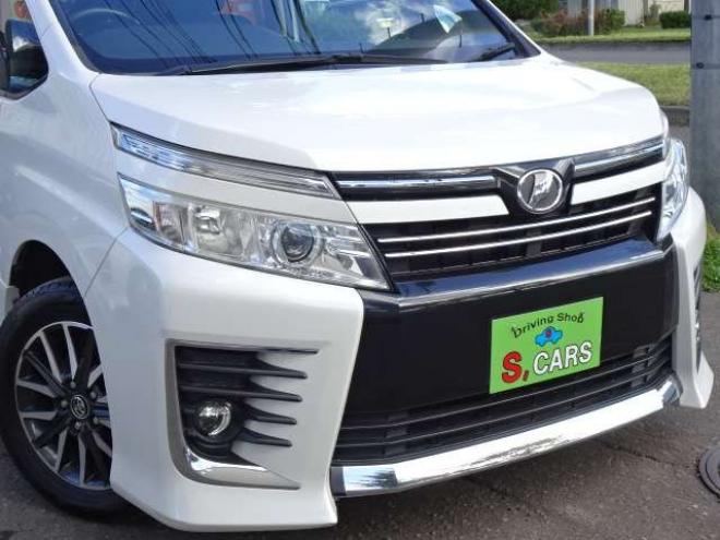 ヴォクシー2.0 ZS 煌 4WD　本州車　保証1年/走行距離無制限　4WD　両側パワースライドドア　トヨタセーフティセンス　カロッツェリア8型ワイドナビ　地デジ　バックカメラ　フリップダウンモニター　Bluetooth接続　アイドリングストップ 2000