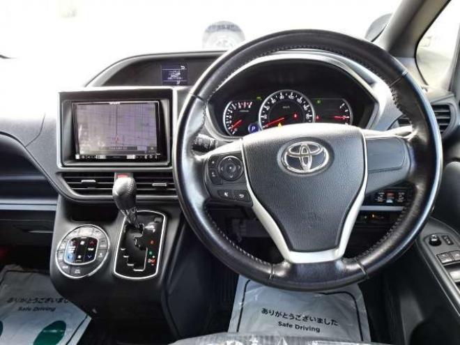 ヴォクシー2.0 ZS 煌 4WD　本州車　保証1年/走行距離無制限　4WD　両側パワースライドドア　トヨタセーフティセンス　カロッツェリア8型ワイドナビ　地デジ　バックカメラ　フリップダウンモニター　Bluetooth接続　アイドリングストップ 2000