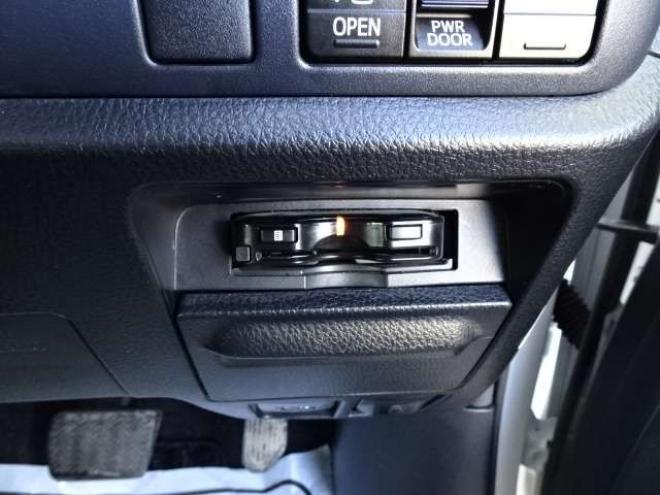 ヴォクシー2.0 ZS 煌 4WD　本州車　保証1年/走行距離無制限　4WD　両側パワースライドドア　トヨタセーフティセンス　カロッツェリア8型ワイドナビ　地デジ　バックカメラ　フリップダウンモニター　Bluetooth接続　アイドリングストップ 2000