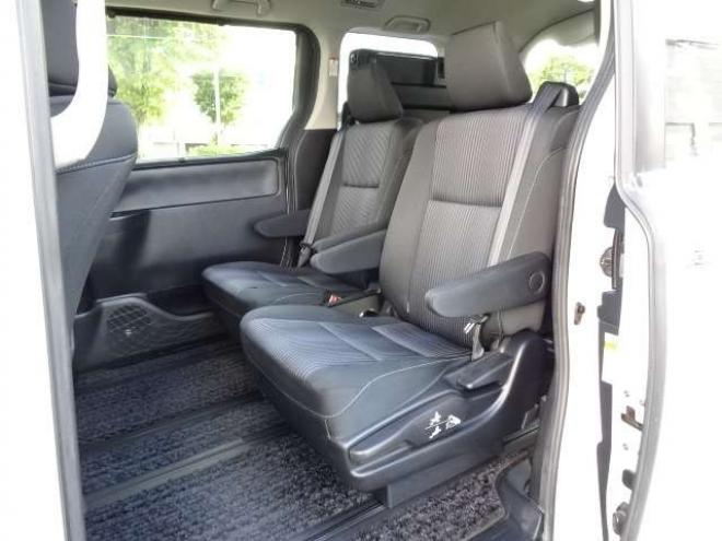 ヴォクシー2.0 ZS 煌 4WD　本州車　保証1年/走行距離無制限　4WD　両側パワースライドドア　トヨタセーフティセンス　カロッツェリア8型ワイドナビ　地デジ　バックカメラ　フリップダウンモニター　Bluetooth接続　アイドリングストップ 2000