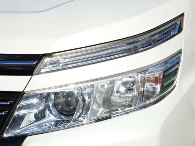 ヴォクシー2.0 ZS 煌 4WD　本州車　保証1年/走行距離無制限　4WD　両側パワースライドドア　トヨタセーフティセンス　カロッツェリア8型ワイドナビ　地デジ　バックカメラ　フリップダウンモニター　Bluetooth接続　アイドリングストップ 2000