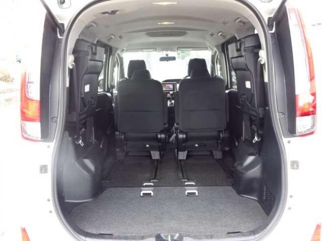 ノア2.0 Si 4WD　本州車　保証1年 4WD　両側パワースライドドア　社外ナビ　地デジ　スマートキー　プッシュスタート　LEDヘッドライト　社外18インチアルミ　　アイドリングストップ　ビルトインETC 2000