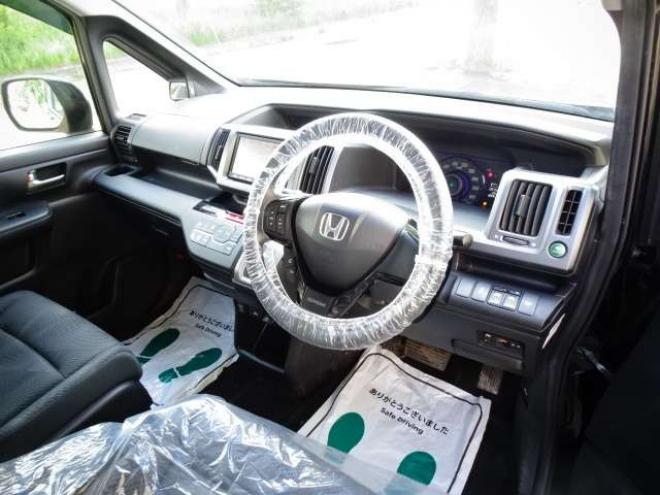 ステップワゴン2.0 スパーダ Z HDDナビ エディション 4WD　本州車　保証1年/走行距離無制限　4WD　両側パワースライドドア　純正HDDインターナビ　地デジ　バックカメラ　16インチアルミ　ETC　リヤエアコン　リヤヒーター　ステアリングスイッチ　純正HID　スマートキー 2000