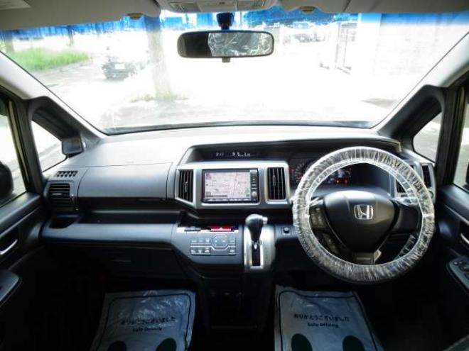 ステップワゴン2.0 スパーダ Z HDDナビ エディション 4WD　本州車　保証1年/走行距離無制限　4WD　両側パワースライドドア　純正HDDインターナビ　地デジ　バックカメラ　16インチアルミ　ETC　リヤエアコン　リヤヒーター　ステアリングスイッチ　純正HID　スマートキー 2000