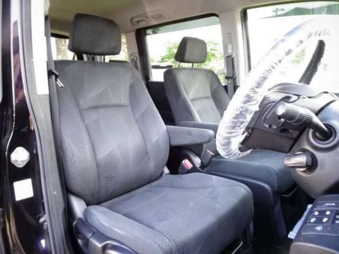 ステップワゴン2.0 スパーダ Z HDDナビ エディション 4WD　本州車　保証1年/走行距離無制限　4WD　両側パワースライドドア　純正HDDインターナビ　地デジ　バックカメラ　16インチアルミ　ETC　リヤエアコン　リヤヒーター　ステアリングスイッチ　純正HID　スマートキー 2000