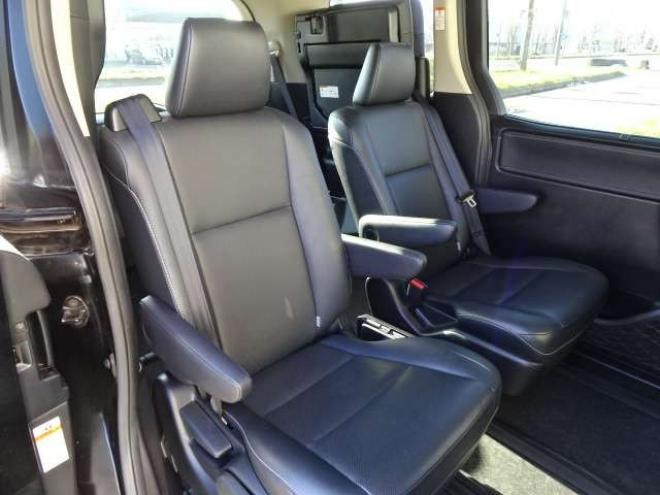 エスクァイア2.0 Gi 4WD　本州車　保証1年/走行距離無制限　4WD　両側パワースライドドア　オートマチックハイビーム　社外9インチナビ　地デジ　バックカメラ　黒本革シート　シートヒーター　LEDヘッドライト　ETC　クルーズコントロール 2000