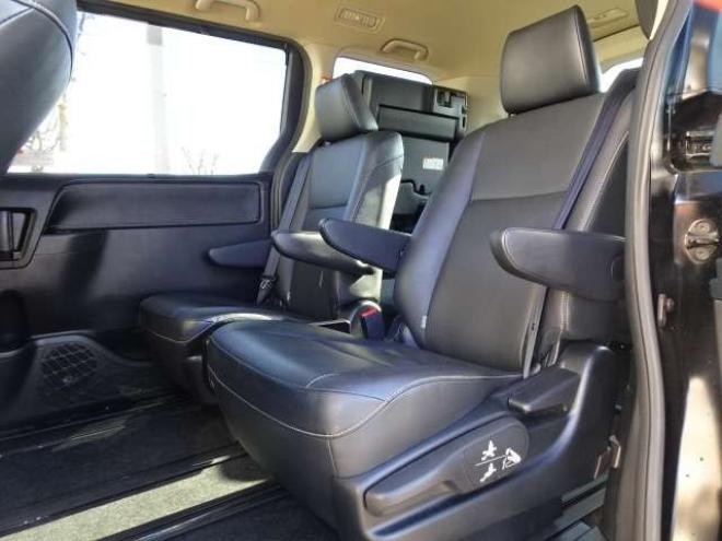 エスクァイア2.0 Gi 4WD　本州車　保証1年/走行距離無制限　4WD　両側パワースライドドア　オートマチックハイビーム　社外9インチナビ　地デジ　バックカメラ　黒本革シート　シートヒーター　LEDヘッドライト　ETC　クルーズコントロール 2000