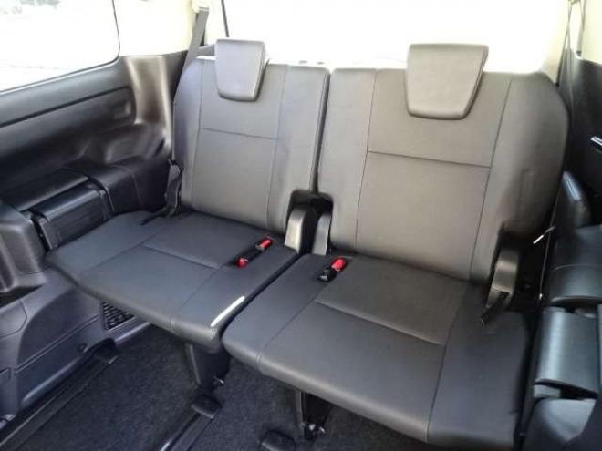 エスクァイア2.0 Gi 4WD　本州車　保証1年/走行距離無制限　4WD　両側パワースライドドア　オートマチックハイビーム　社外9インチナビ　地デジ　バックカメラ　黒本革シート　シートヒーター　LEDヘッドライト　ETC　クルーズコントロール 2000