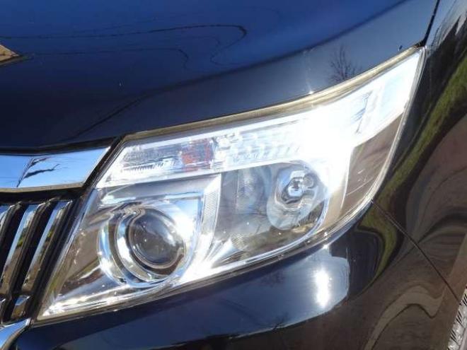 エスクァイア2.0 Gi 4WD　本州車　保証1年/走行距離無制限　4WD　両側パワースライドドア　オートマチックハイビーム　社外9インチナビ　地デジ　バックカメラ　黒本革シート　シートヒーター　LEDヘッドライト　ETC　クルーズコントロール 2000