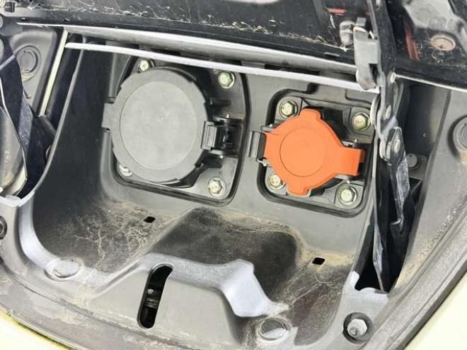 リーフG　防錆塗装TVナビBカメETC 2WD 不明