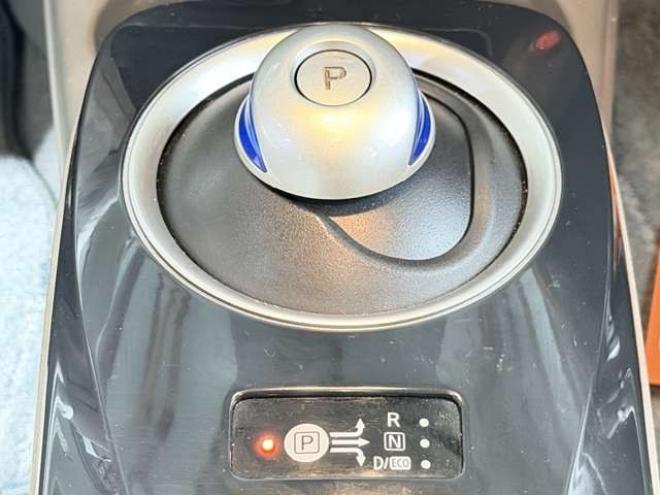 リーフG　防錆塗装TVナビBカメETC 2WD 不明