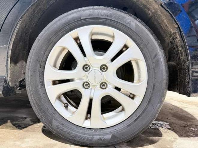 フィットシャトルハイブリッド1.3　下廻防錆TVナビBカメETC夏冬タイヤ 2WD 1300