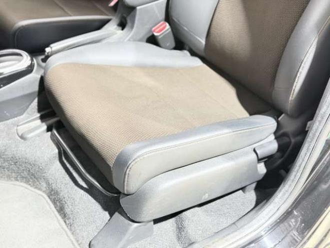 フィットシャトルハイブリッド1.3　下廻防錆TVナビBカメETC夏冬タイヤ 2WD 1300