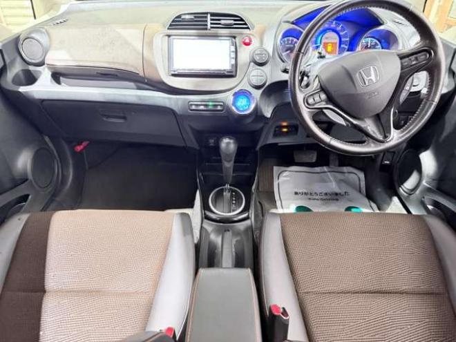 フィットシャトルハイブリッド1.3　下廻防錆TVナビBカメETC夏冬タイヤ 2WD 1300