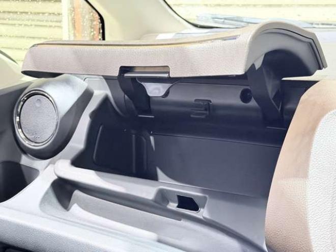 フィットシャトルハイブリッド1.3　下廻防錆TVナビBカメETC夏冬タイヤ 2WD 1300