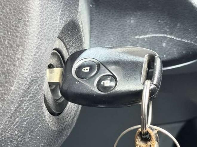 フィットシャトルハイブリッド1.3　下廻防錆TVナビBカメETC夏冬タイヤ 2WD 1300