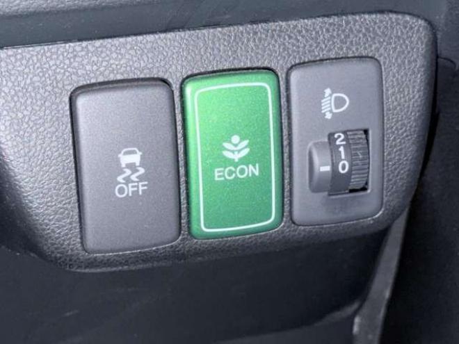 フィットシャトルハイブリッド1.3　下廻防錆TVナビBカメETC夏冬タイヤ 2WD 1300