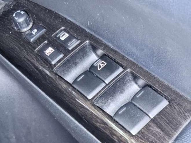 エルグランド2.5 250ハイウェイスター アーバンクロム 4WD　下廻防錆TVナビBカメETC後席モニタ 2500