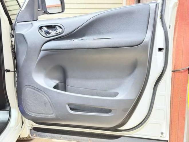 セレナ2.0 ハイウェイスター Vセレクション 4WD　防錆塗装4WDTVナビBカメ後席モニタETC 2000