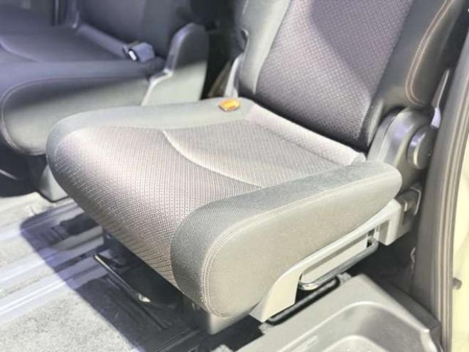 セレナ2.0 ハイウェイスター Vセレクション 4WD　防錆塗装4WDTVナビBカメ後席モニタETC 2000