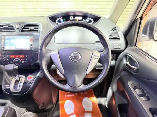 セレナ2.0 ハイウェイスター Vセレクション 4WD　防錆塗装4WDTVナビBカメ後席モニタETC 2000