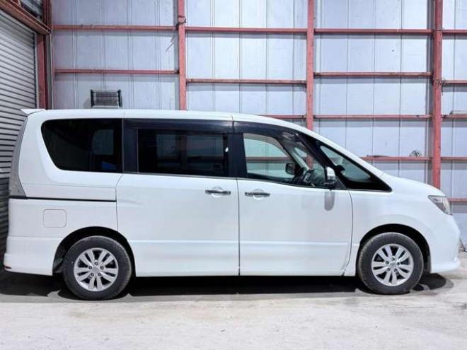 セレナ2.0 ハイウェイスター Vセレクション 4WD　防錆塗装4WDTVナビBカメ後席モニタETC 2000