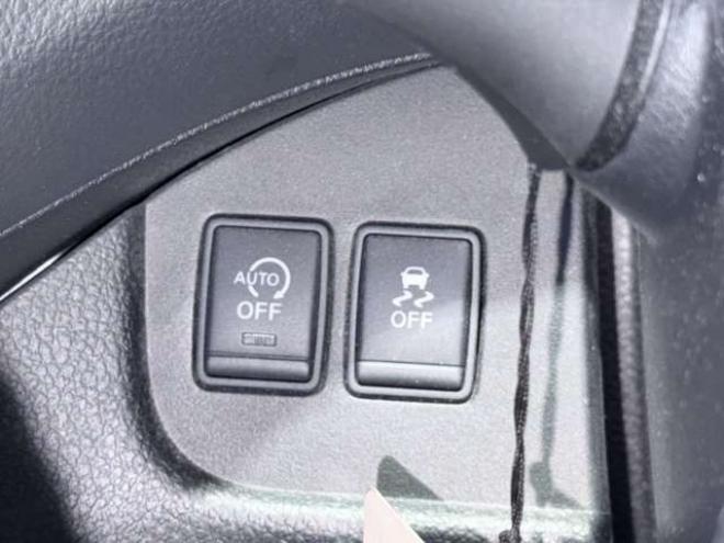 セレナ2.0 ハイウェイスター Vセレクション 4WD　防錆塗装4WDTVナビBカメ後席モニタETC 2000