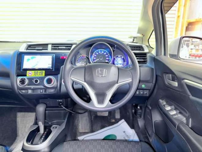 フィット1.3 13G Fパッケージ 4WD　下廻防錆TVナビETC 1300