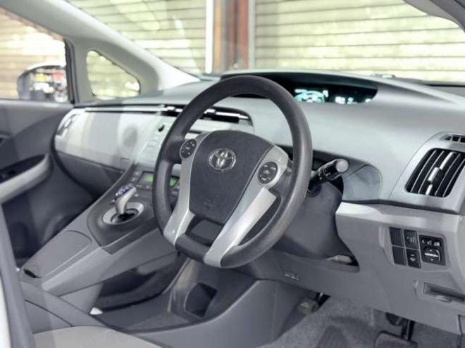 プリウス1.8 S　下廻防錆キーレスCD夏冬タイヤ 2WD 1800