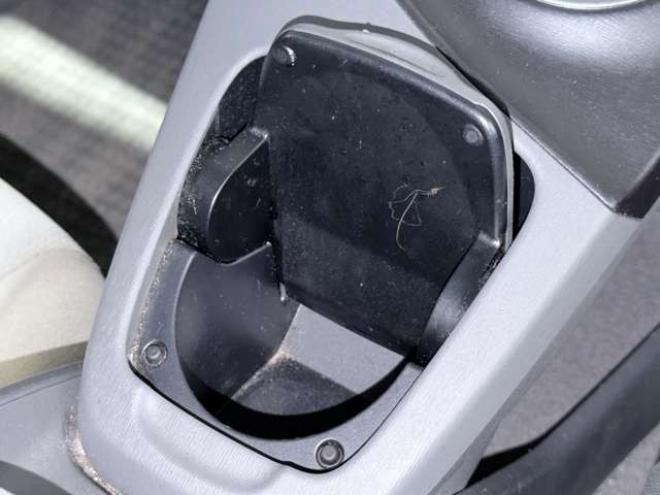 プリウス1.8 S　下廻防錆キーレスCD夏冬タイヤ 2WD 1800