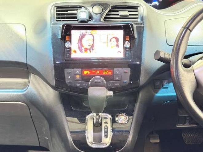 セレナ2.0 ハイウェイスター Vセレクション+Safety アドバンストセーフティ パッケージ 4WD　防錆塗装4WDTVナビBカメ後席モニタ 2000