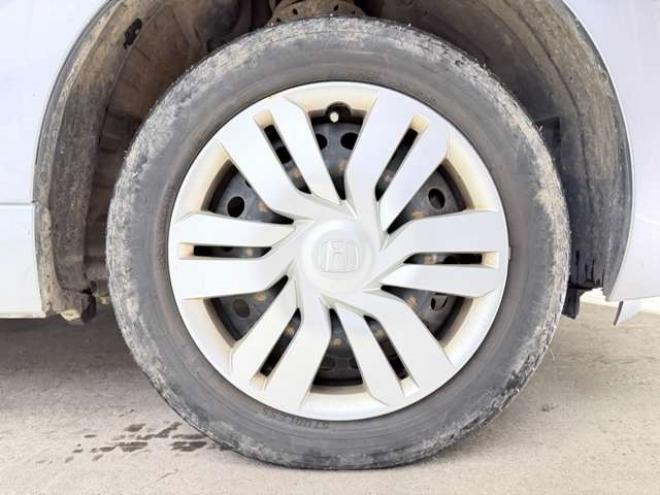 フィット1.3 13G Sパッケージ 4WD　下廻防錆キーレスナビ 1300