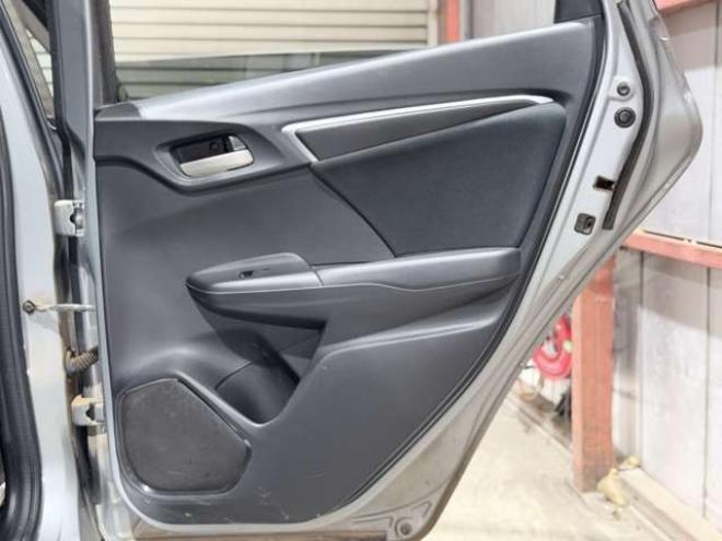 フィット1.3 13G Sパッケージ 4WD　下廻防錆キーレスナビ 1300