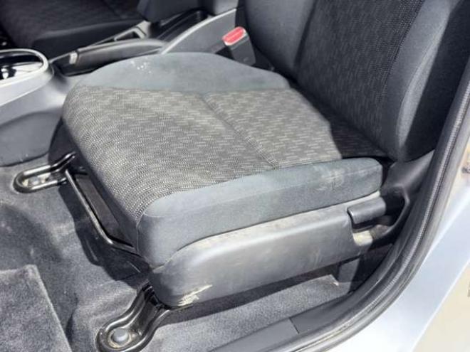 フィット1.3 13G Sパッケージ 4WD　下廻防錆キーレスナビ 1300