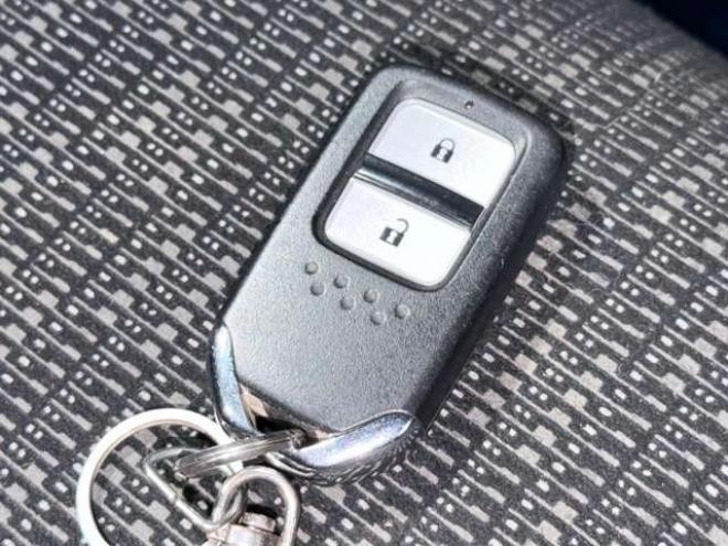 フィット1.3 13G Sパッケージ 4WD　下廻防錆キーレスナビ 1300