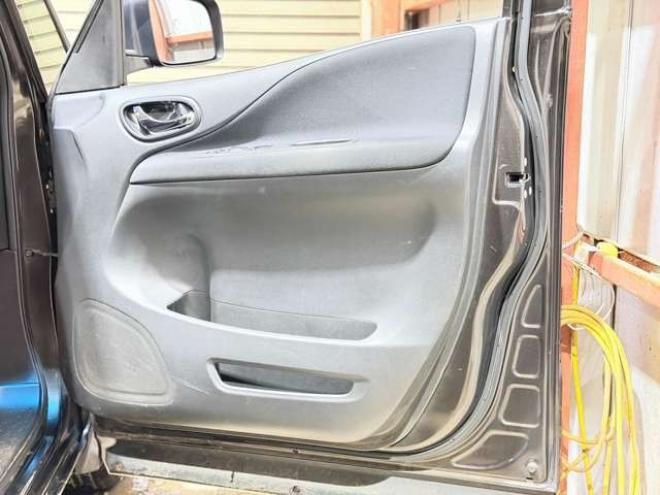 セレナ2.0 ハイウェイスター Vセレクション+Safety アドバンストセーフティ パッケージ 4WD　防錆塗装4WDTVナビBカメエンスタ 2000