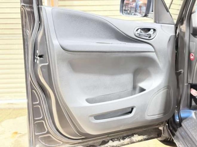 セレナ2.0 ハイウェイスター Vセレクション+Safety アドバンストセーフティ パッケージ 4WD　防錆塗装4WDTVナビBカメエンスタ 2000