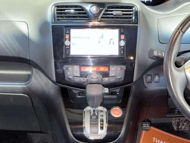 セレナ2.0 ハイウェイスター Vセレクション+Safety アドバンストセーフティ パッケージ 4WD　防錆塗装4WDTVナビBカメエンスタ 2000