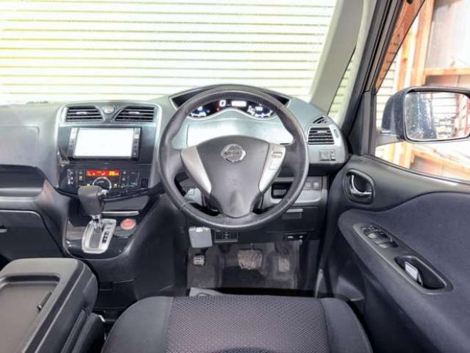 セレナ2.0 ハイウェイスター 4WD　下廻防錆TVナビBカメETC 2000