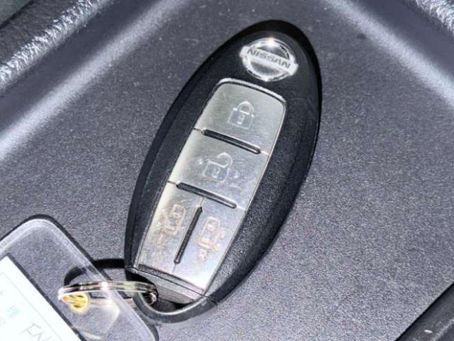 セレナ2.0 ハイウェイスター 4WD　下廻防錆TVナビBカメETC 2000