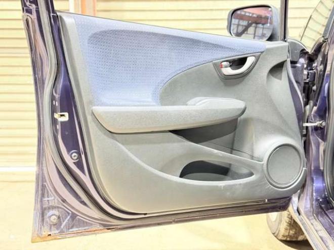 フィット1.3 G 4WD　防錆塗装4WDCDキーレスETC 1300