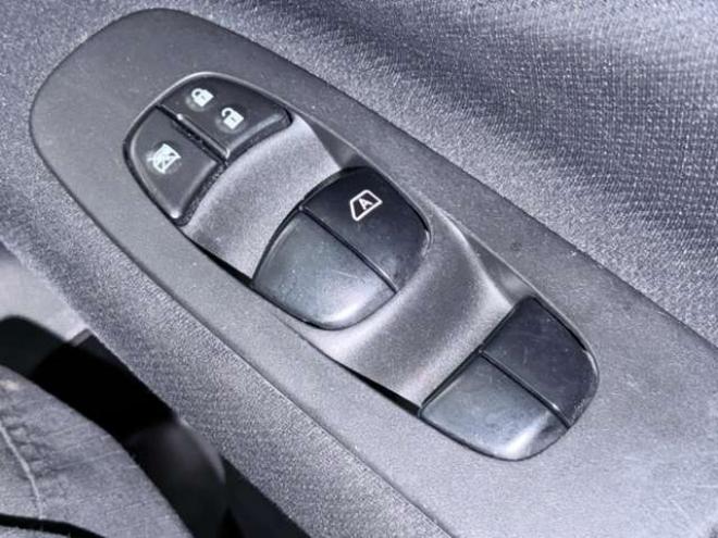 セレナ2.0 20X 4WD　防錆塗装キーレスナビETC 2000