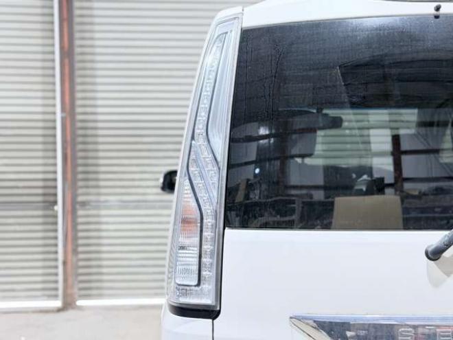 セレナ2.0 ハイウェイスター 4WD　防錆塗装4WDナビBカメETC夏冬タイヤ 2000