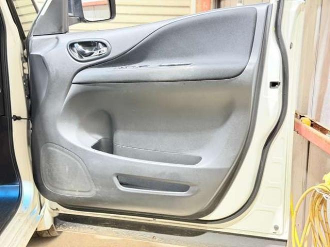 セレナ2.0 ハイウェイスター 4WD　防錆塗装4WDナビBカメETC夏冬タイヤ 2000