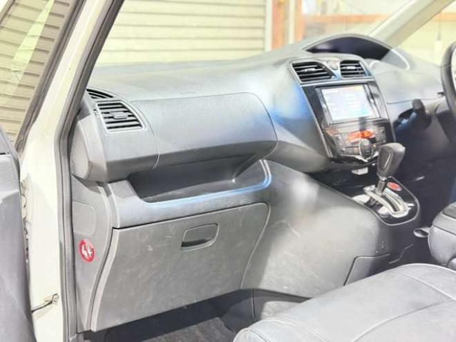 セレナ2.0 ハイウェイスター 4WD　防錆塗装4WDナビBカメETC夏冬タイヤ 2000